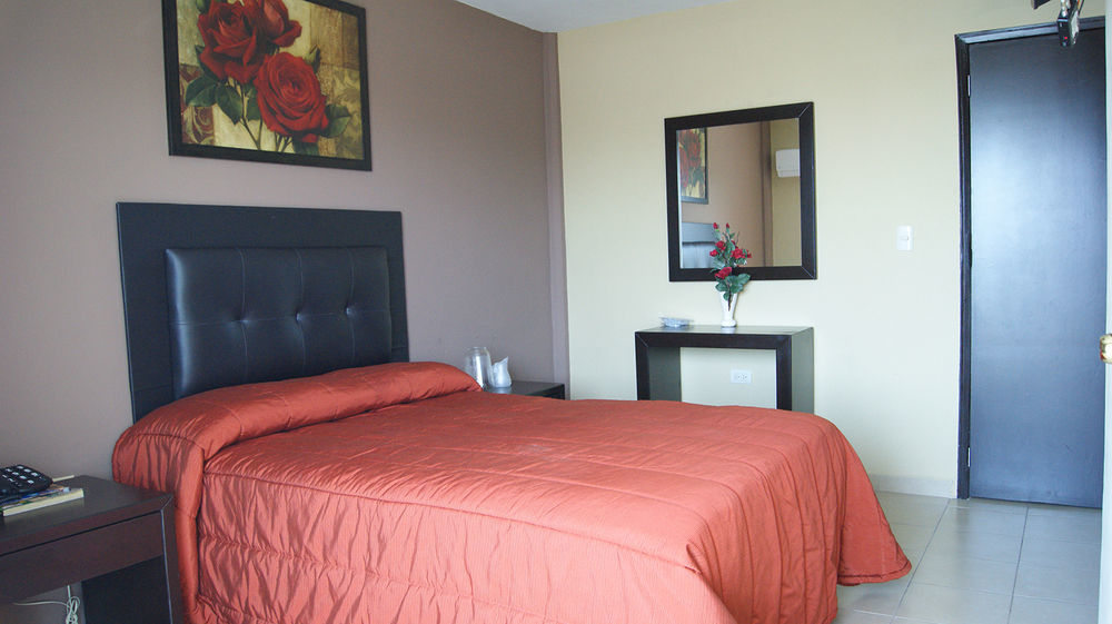 Hotel Villa Cahita Los Mochis Exterior photo